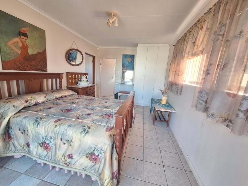 5 Bedroom Property for Sale in Hartenbos Heuwels Western Cape